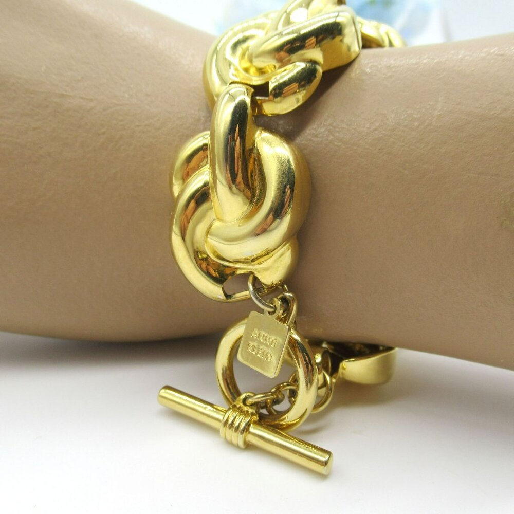 Anne Klein 1980s Golden Lovers Knot Link Bracelet 8" Long Toggle Closure